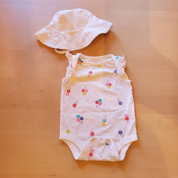 Adorbale Baby Ensemble - Picture 1 of 1